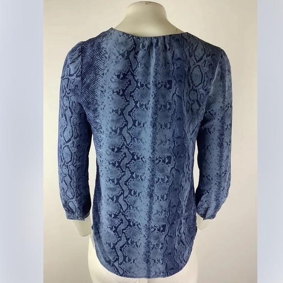 Joie Sz XS 100% Silk Python Print Popover Blouse Blue V Neck Business Casual - Picture 4 of 6